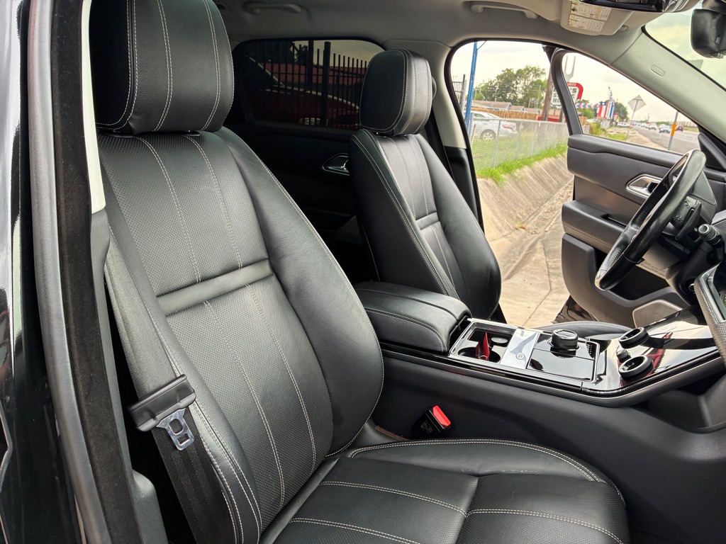 Photo 27 of this LAND ROVER RANGE ROVER VEL