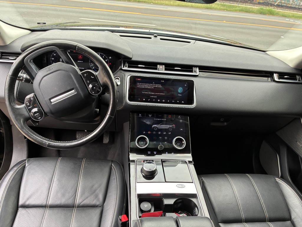 Photo 23 of this LAND ROVER RANGE ROVER VEL