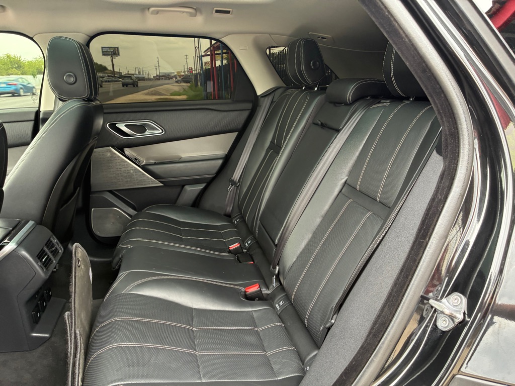 Photo 22 of this LAND ROVER RANGE ROVER VEL