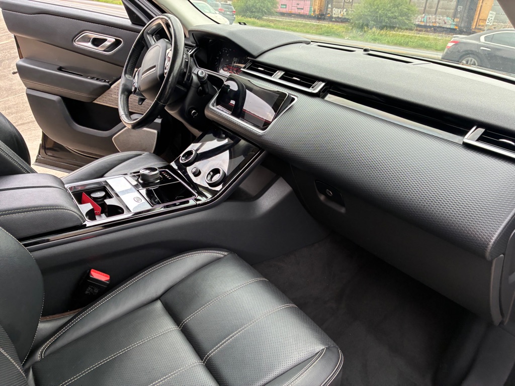 Photo 30 of this LAND ROVER RANGE ROVER VEL