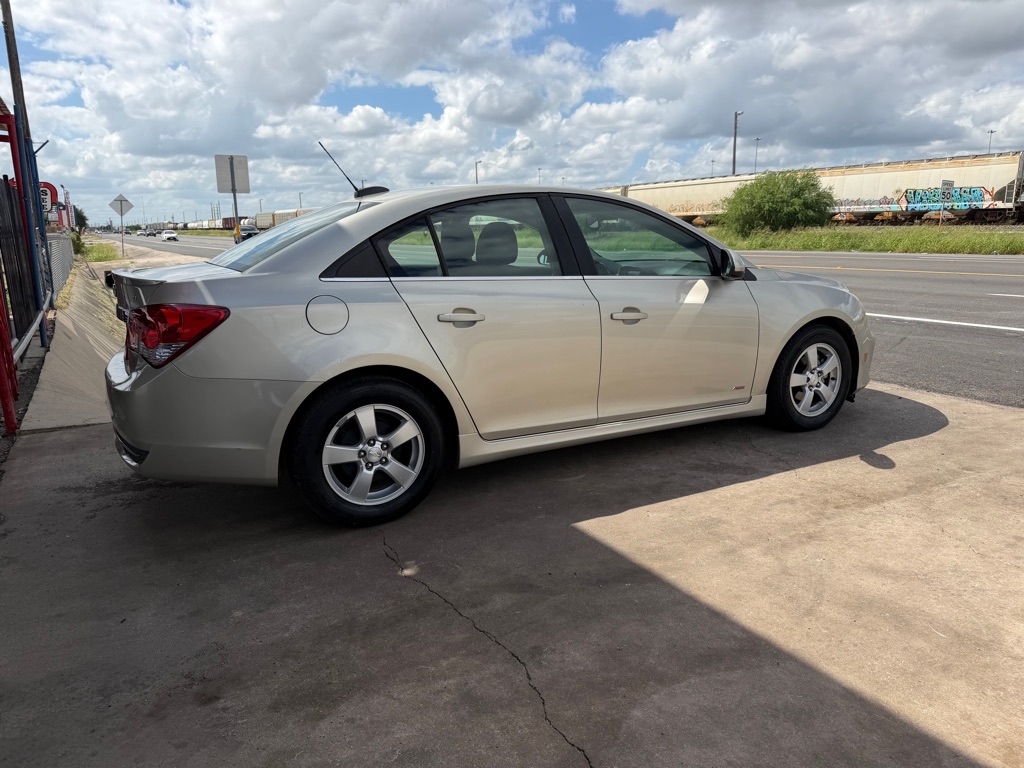 Photo 16 of this CHEVROLET CRUZE