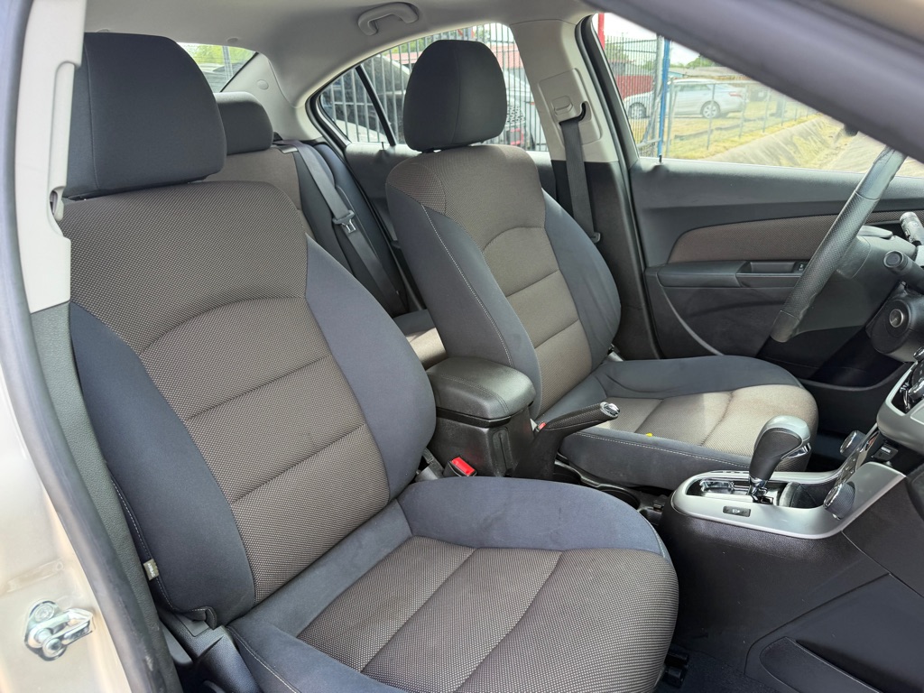 Photo 28 of this CHEVROLET CRUZE