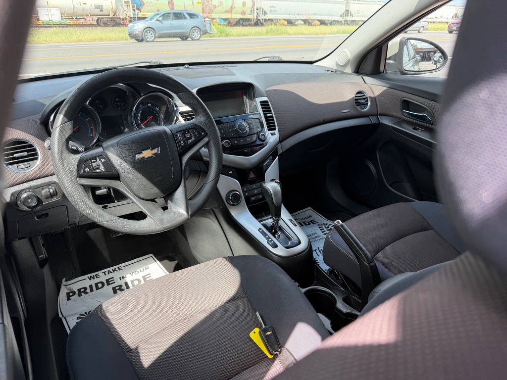 Photo 25 of this CHEVROLET CRUZE