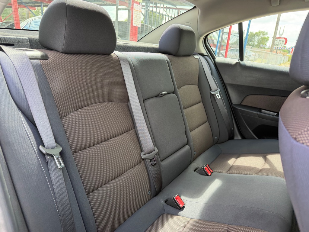 Photo 27 of this CHEVROLET CRUZE
