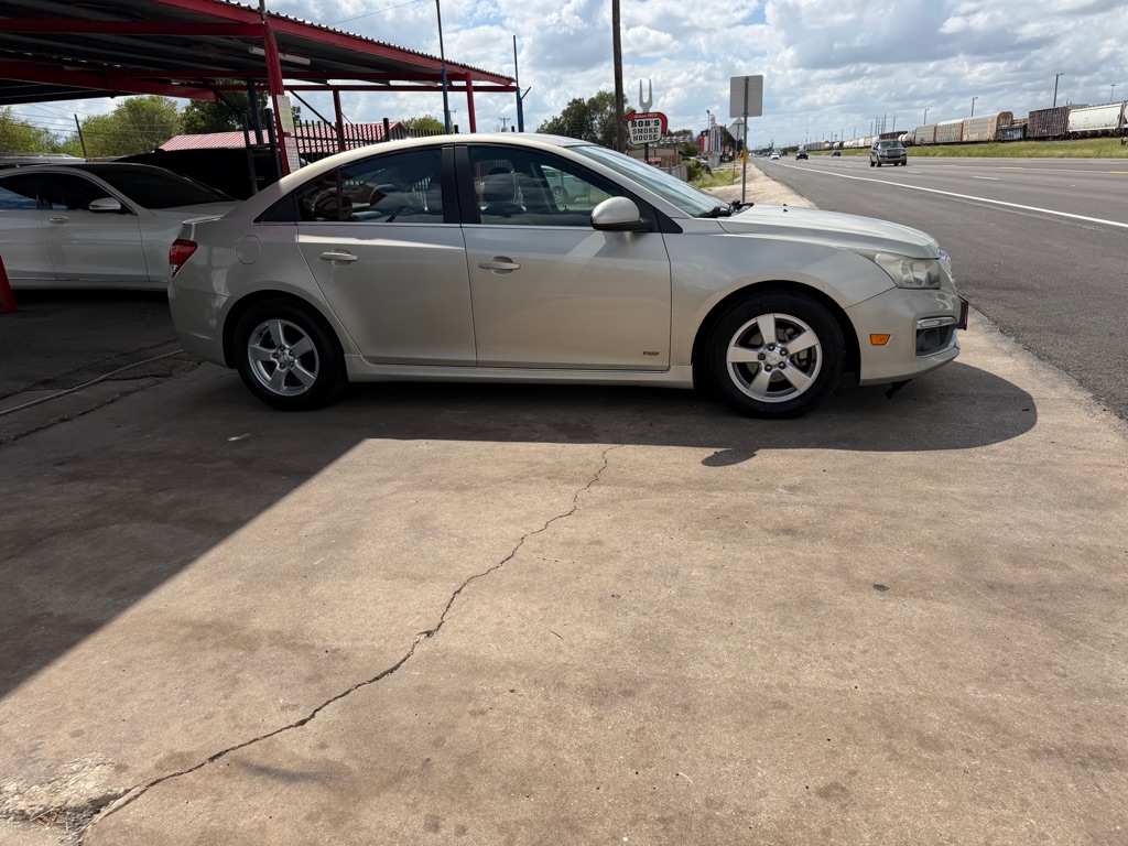 Photo 9 of this CHEVROLET CRUZE