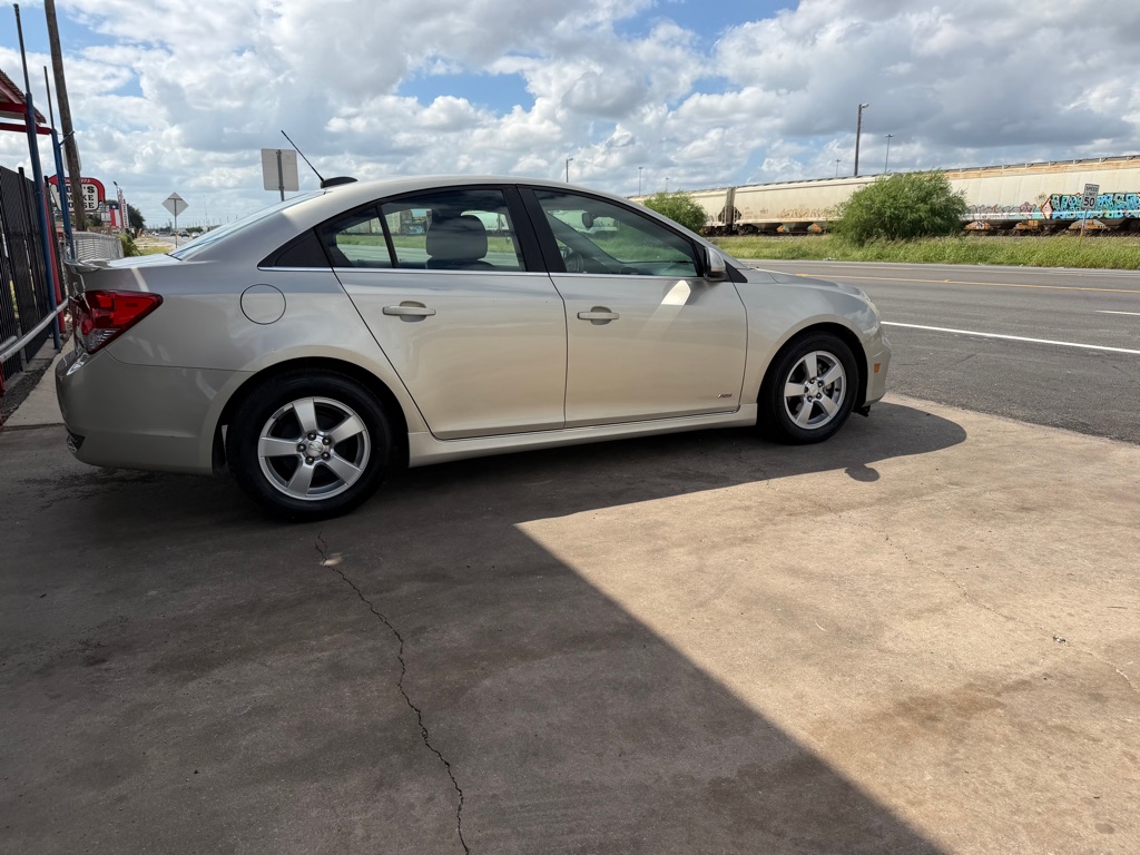Photo 10 of this CHEVROLET CRUZE