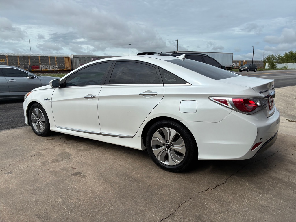 Photo 8 of this HYUNDAI SONATA
