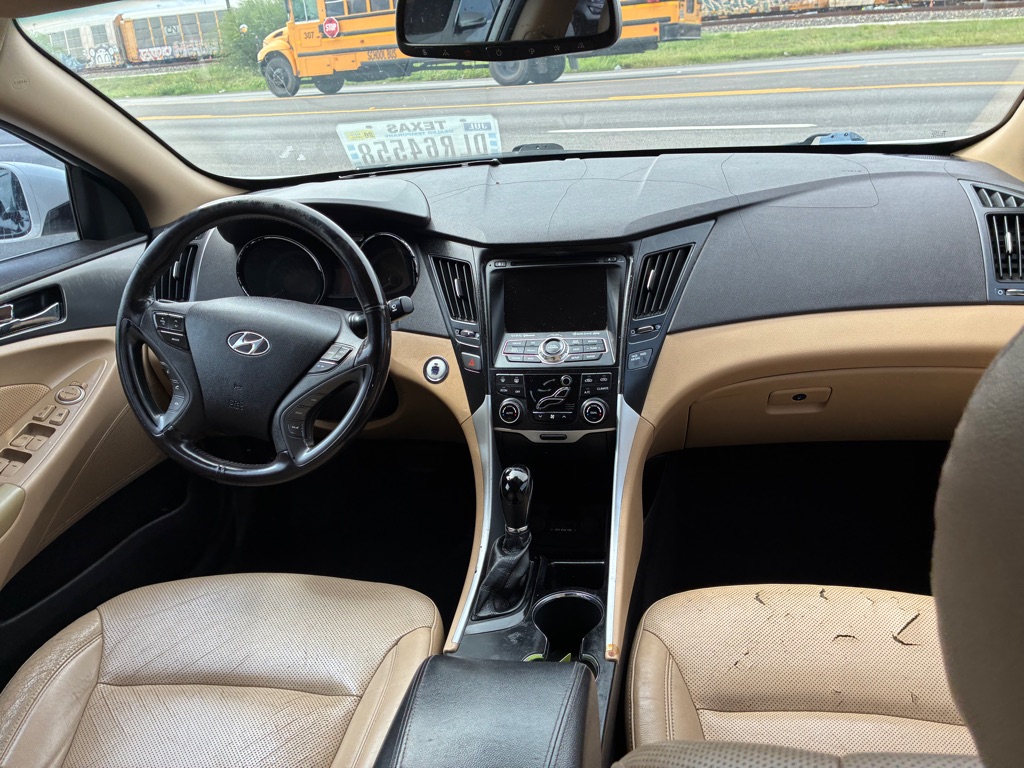 Photo 32 of this HYUNDAI SONATA