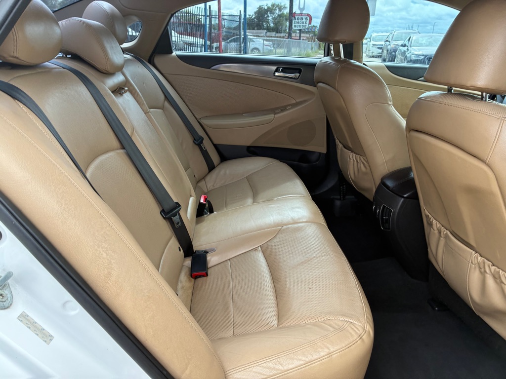 Photo 31 of this HYUNDAI SONATA