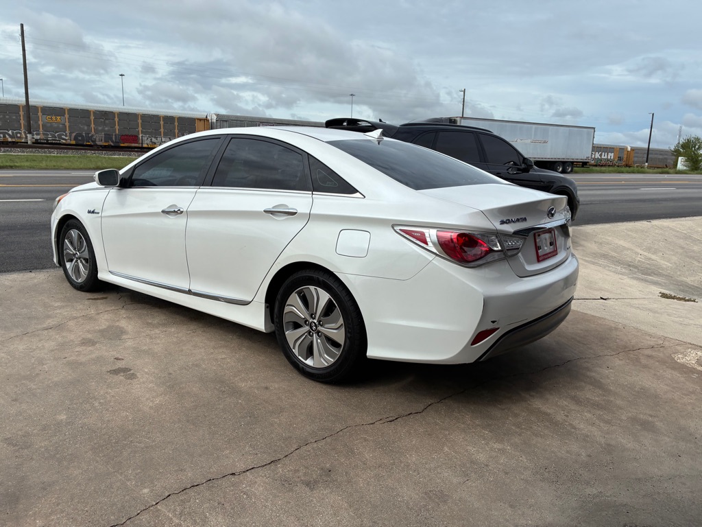 Photo 9 of this HYUNDAI SONATA