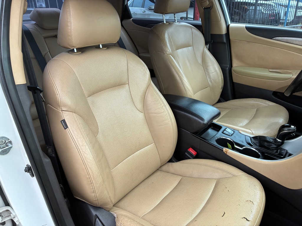 Photo 28 of this HYUNDAI SONATA