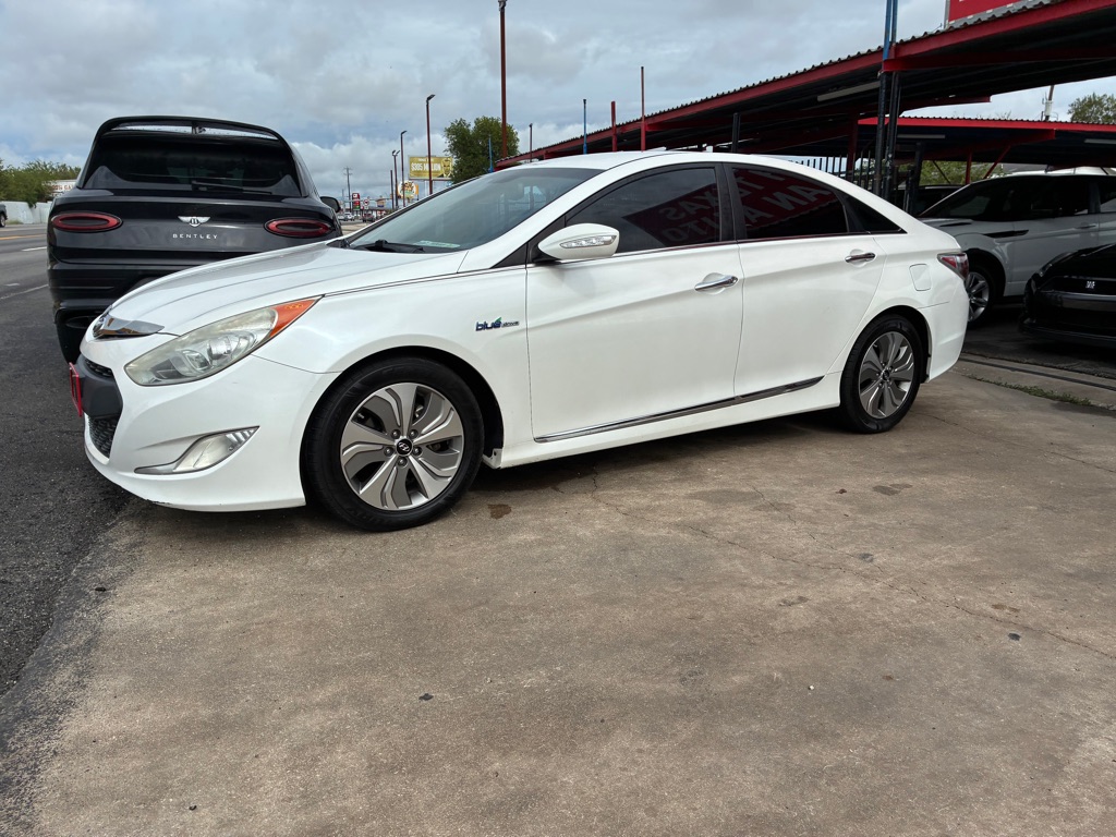 Photo 11 of this HYUNDAI SONATA