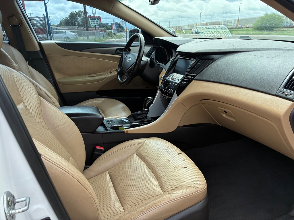 Photo 29 of this HYUNDAI SONATA