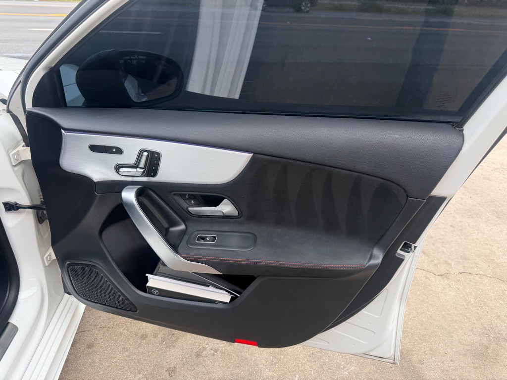 Photo 23 of this MERCEDES-BENZ A