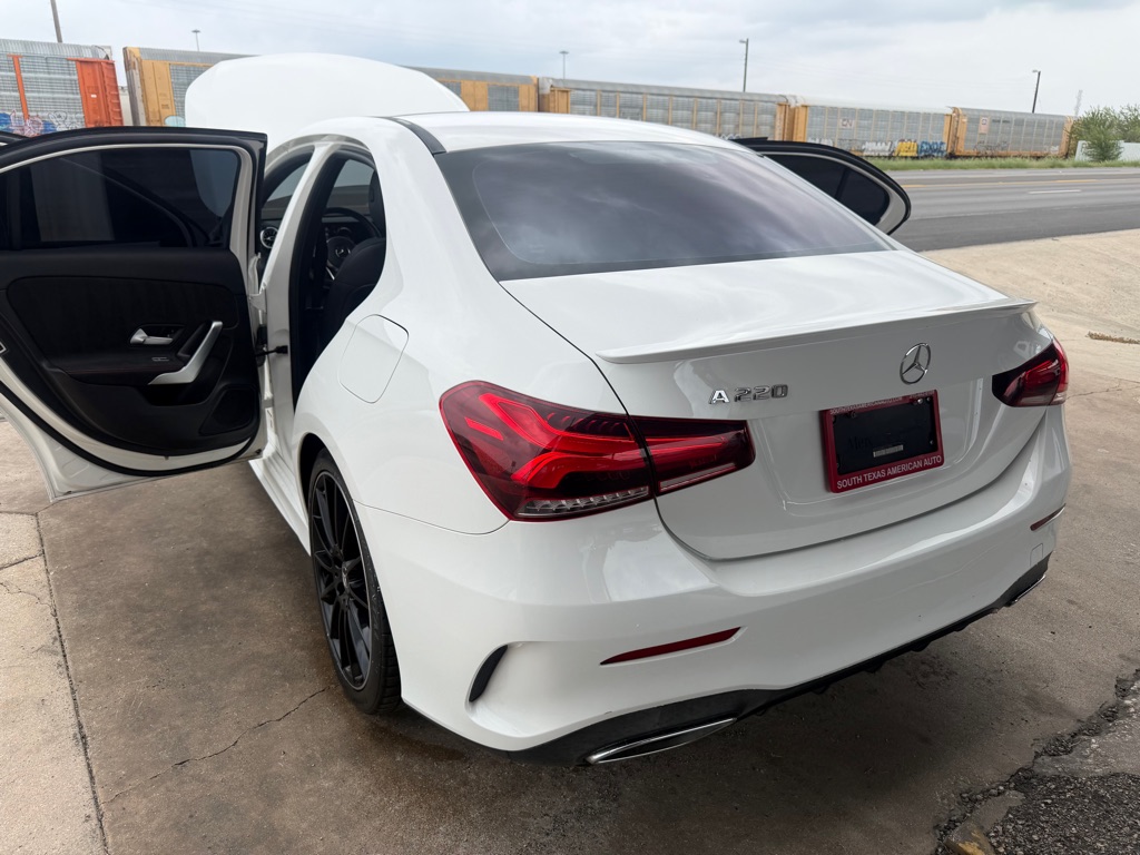 Photo 58 of this MERCEDES-BENZ A