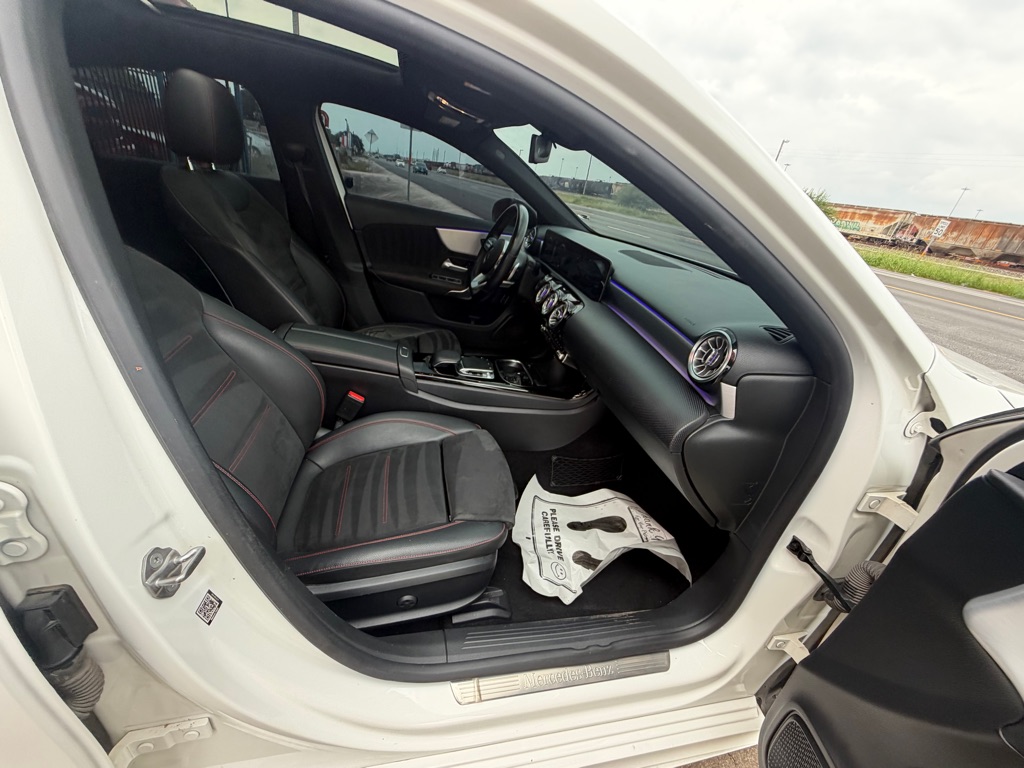 Photo 17 of this MERCEDES-BENZ A