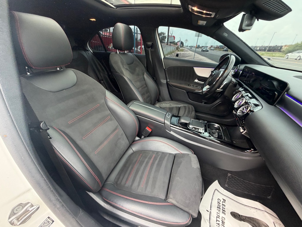 Photo 19 of this MERCEDES-BENZ A