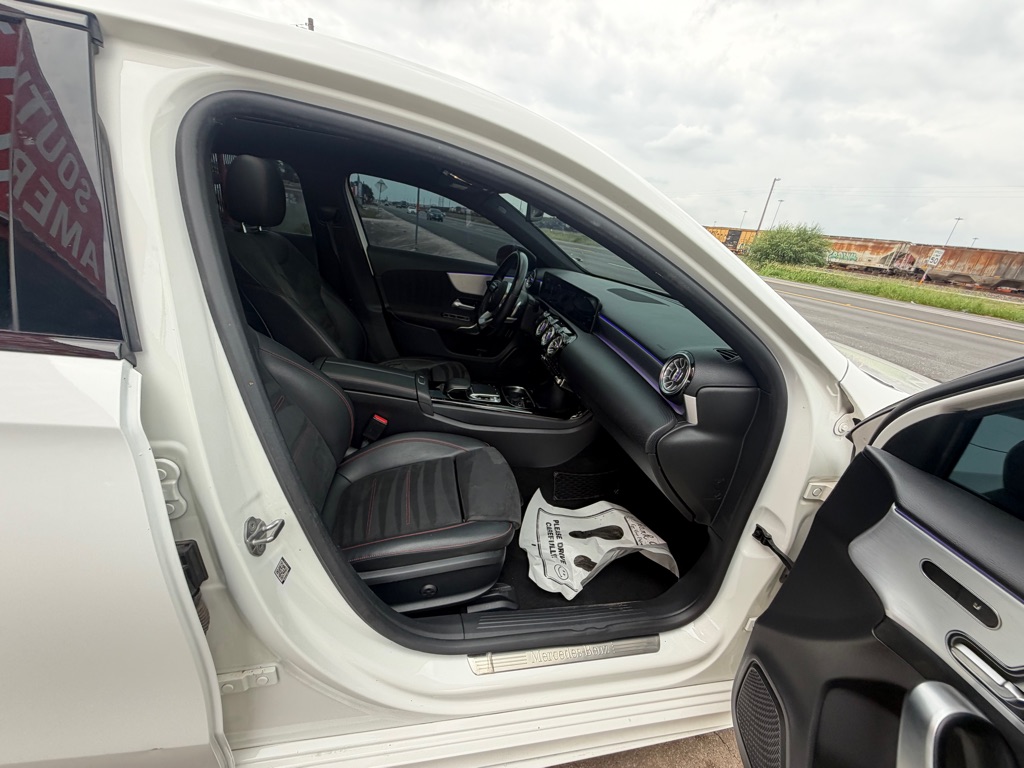 Photo 15 of this MERCEDES-BENZ A