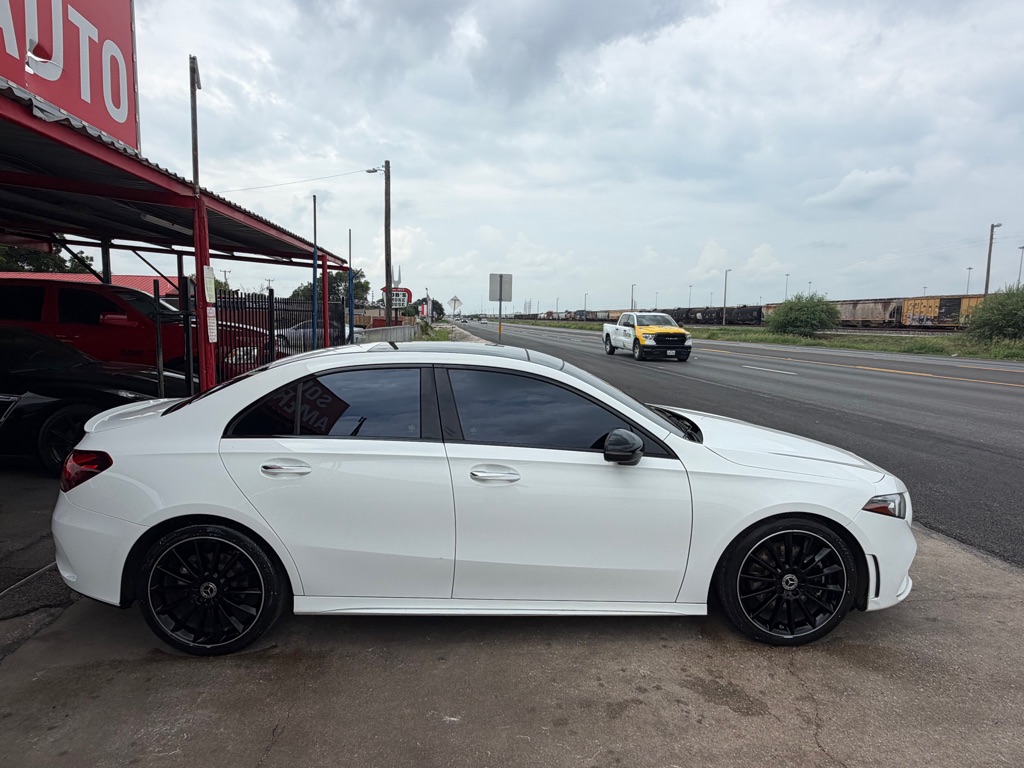 Photo 14 of this MERCEDES-BENZ A