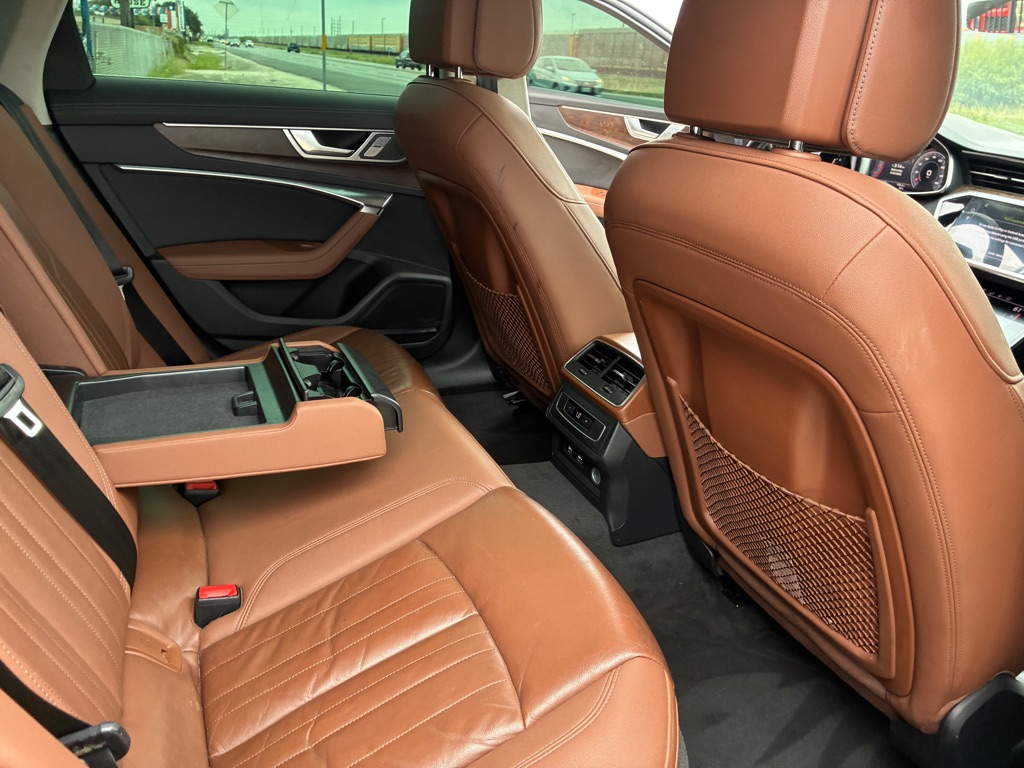 Photo 31 of this AUDI A6