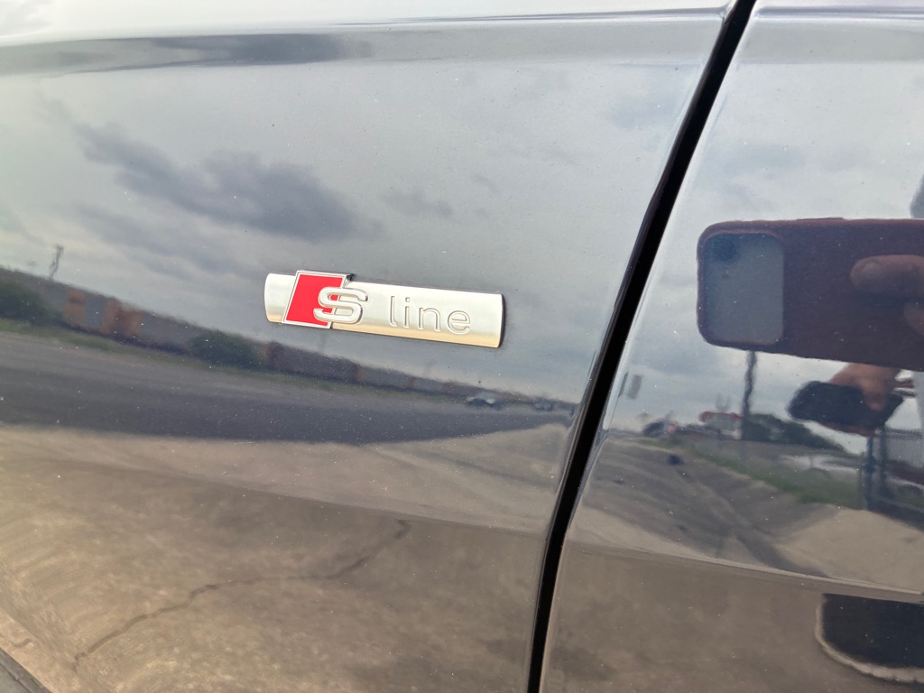 Photo 24 of this AUDI A6