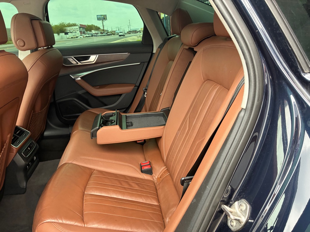 Photo 27 of this AUDI A6