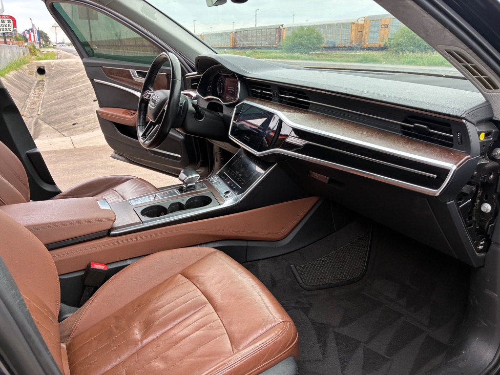 Photo 30 of this AUDI A6