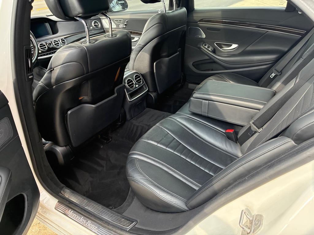 Photo 48 of this MERCEDES-BENZ S-CLASS