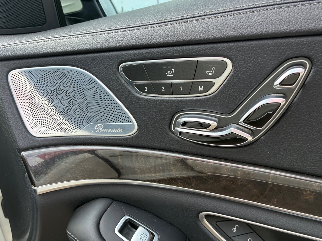 Photo 67 of this MERCEDES-BENZ S-CLASS