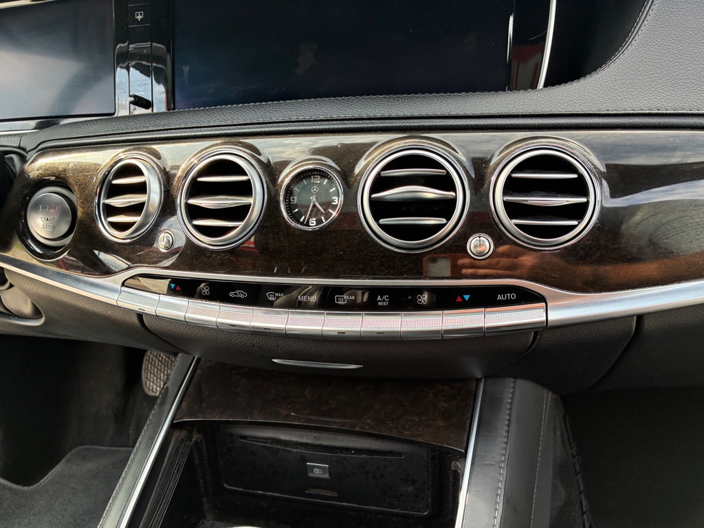 Photo 61 of this MERCEDES-BENZ S-CLASS