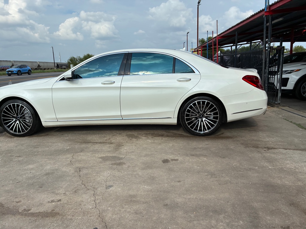 Photo 41 of this MERCEDES-BENZ S-CLASS