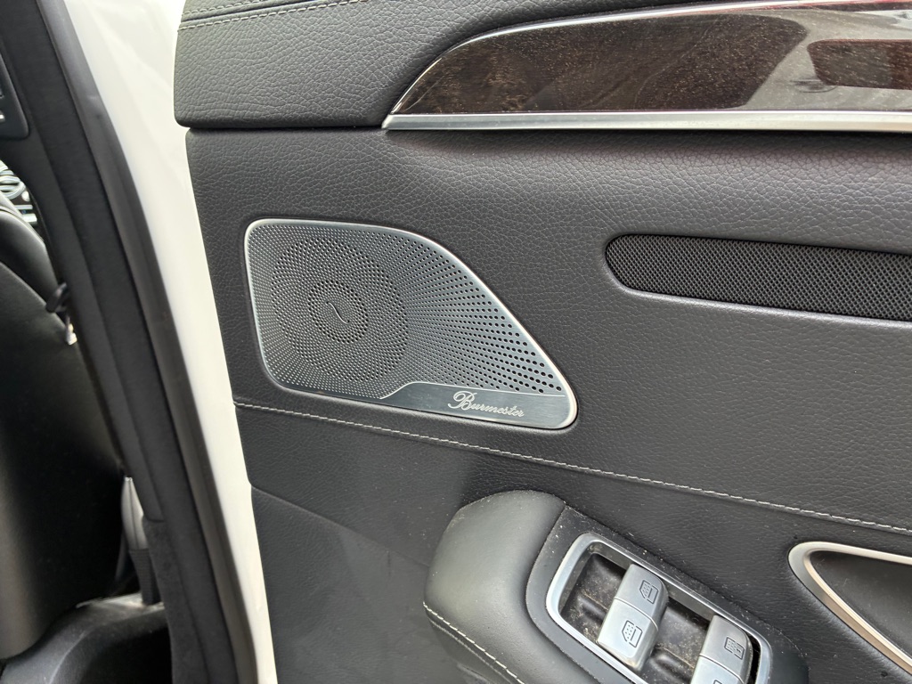 Photo 63 of this MERCEDES-BENZ S-CLASS