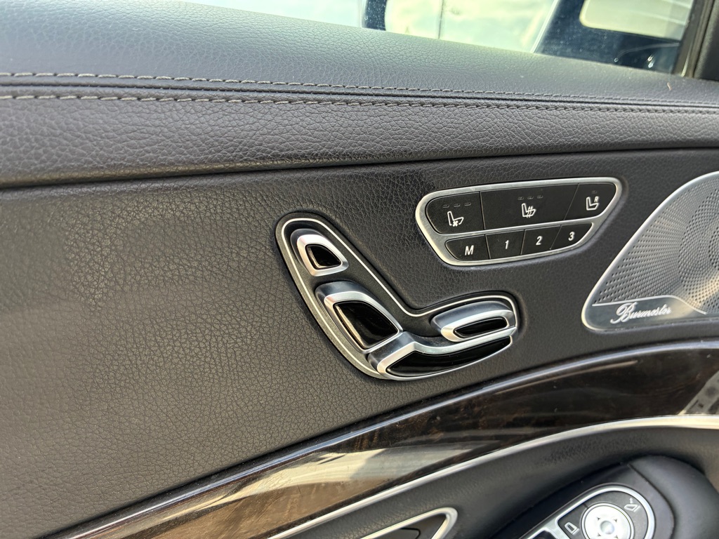 Photo 52 of this MERCEDES-BENZ S-CLASS
