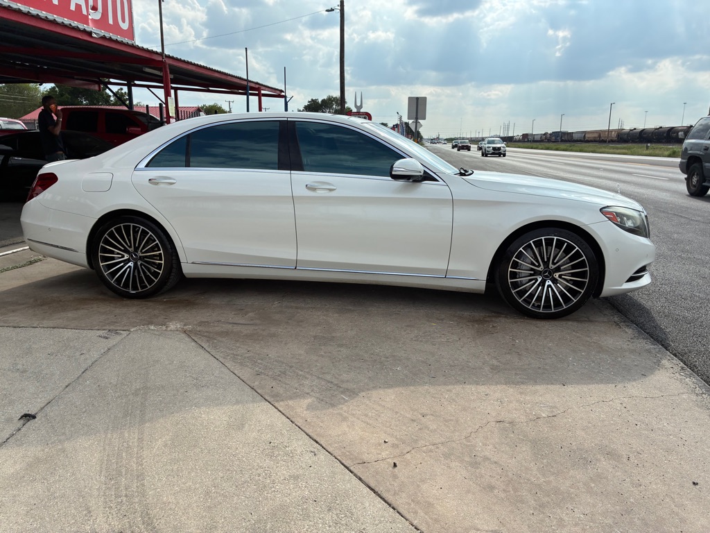 Photo 34 of this MERCEDES-BENZ S-CLASS