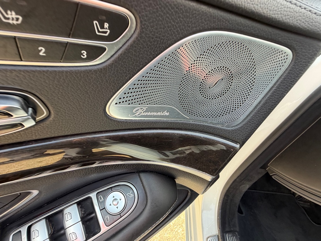 Photo 75 of this MERCEDES-BENZ S-CLASS