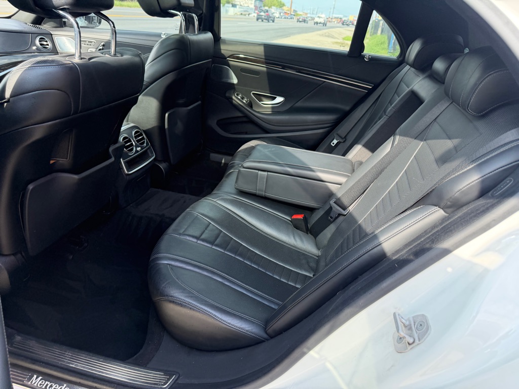 Photo 86 of this MERCEDES-BENZ S-CLASS