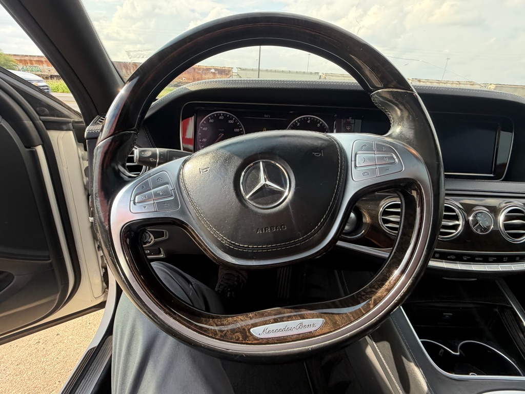 Photo 74 of this MERCEDES-BENZ S-CLASS