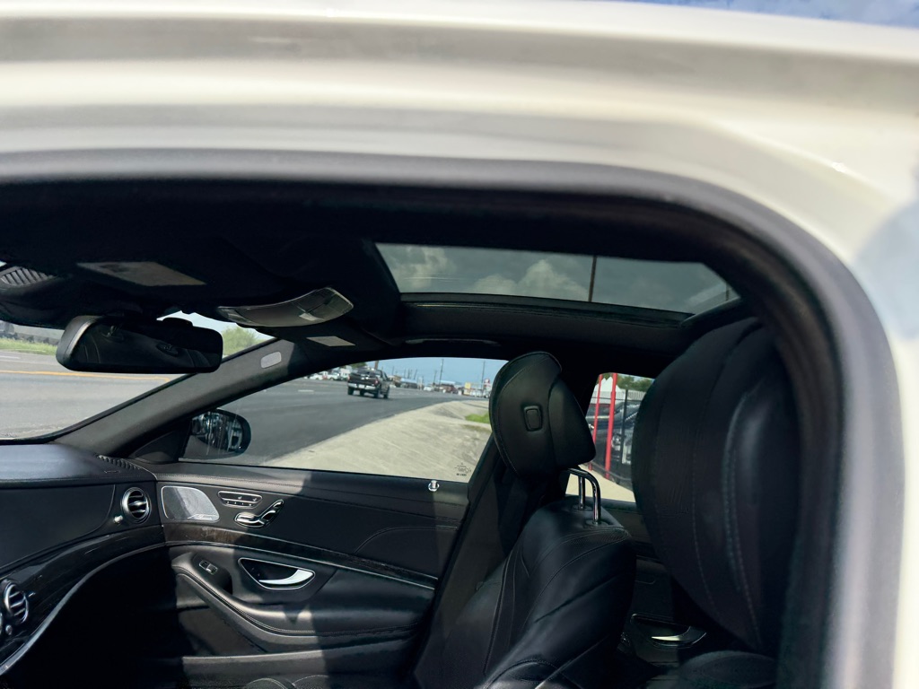 Photo 80 of this MERCEDES-BENZ S-CLASS