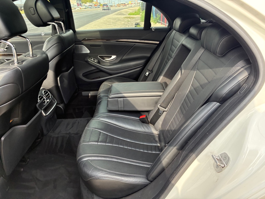 Photo 53 of this MERCEDES-BENZ S-CLASS