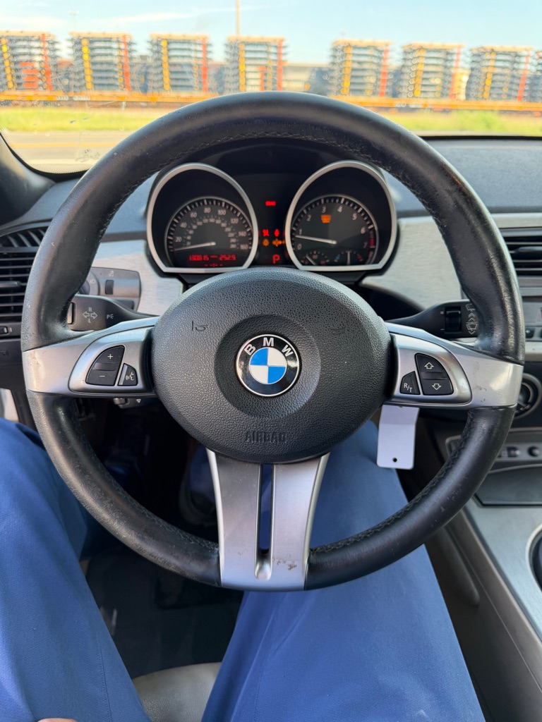 Photo 19 of this BMW Z4