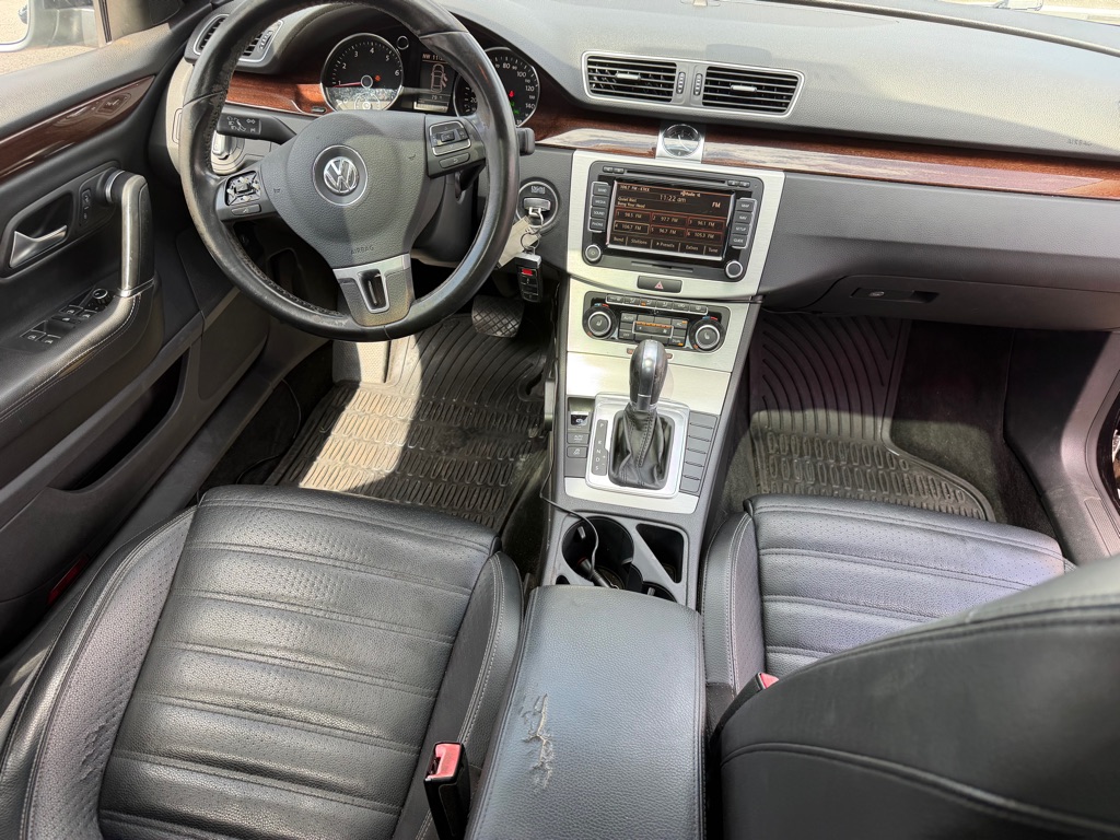 Photo 23 of this VOLKSWAGEN CC