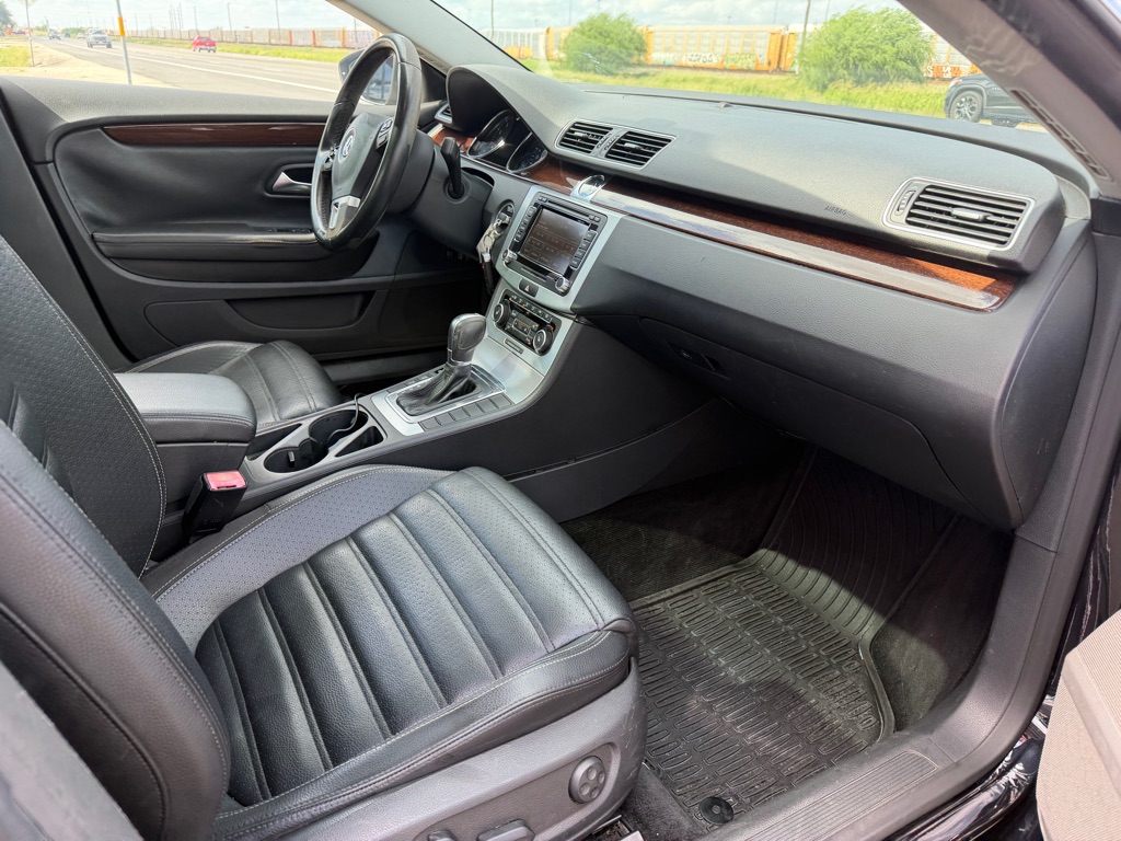 Photo 18 of this VOLKSWAGEN CC