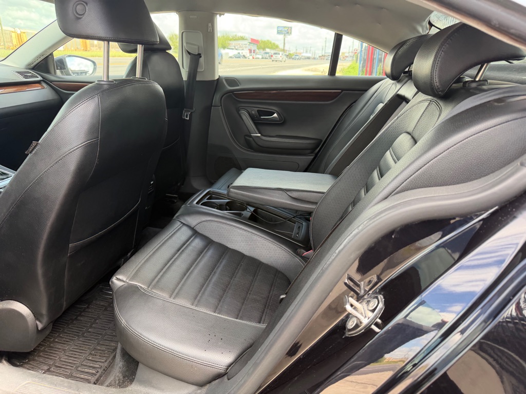 Photo 22 of this VOLKSWAGEN CC