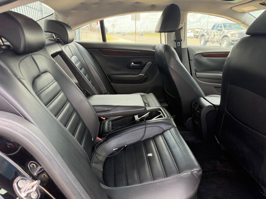 Photo 43 of this VOLKSWAGEN CC