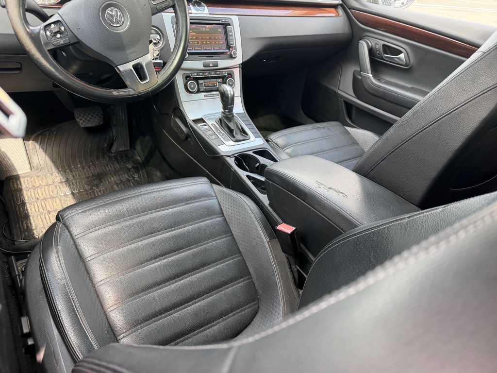 Photo 25 of this VOLKSWAGEN CC