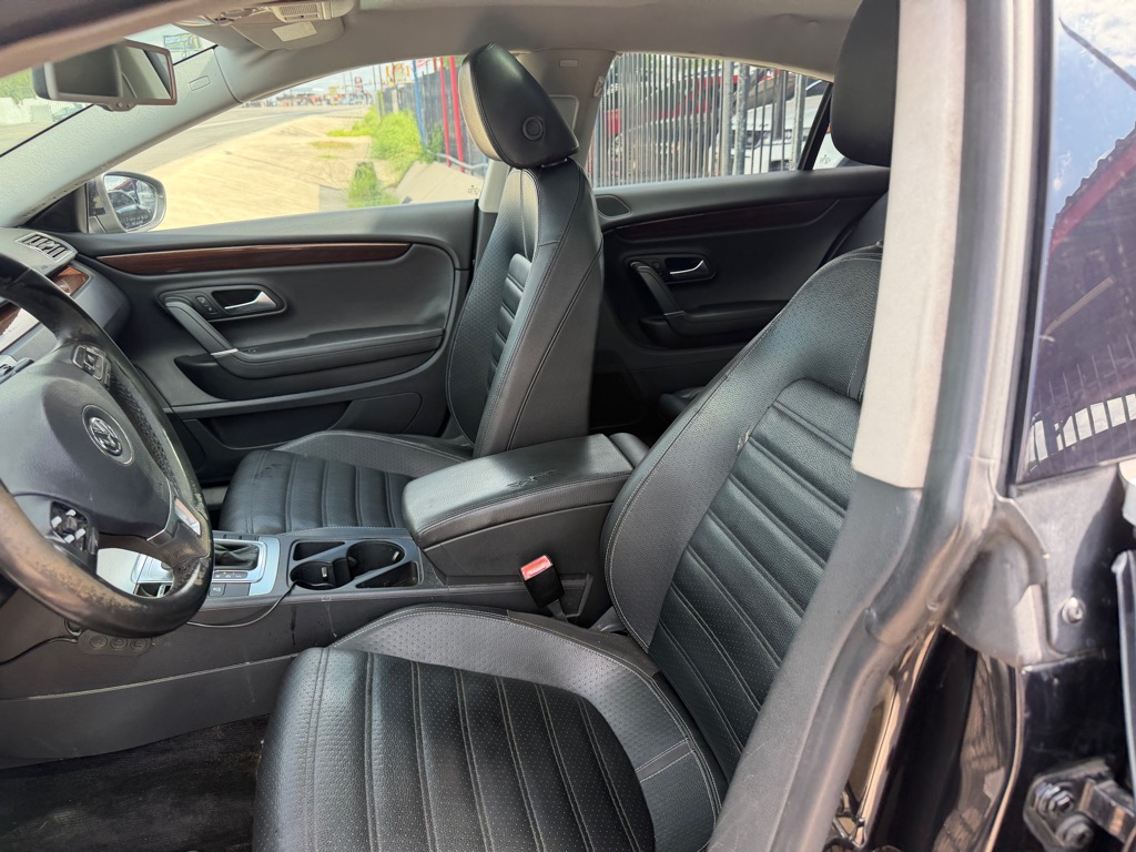 Photo 47 of this VOLKSWAGEN CC