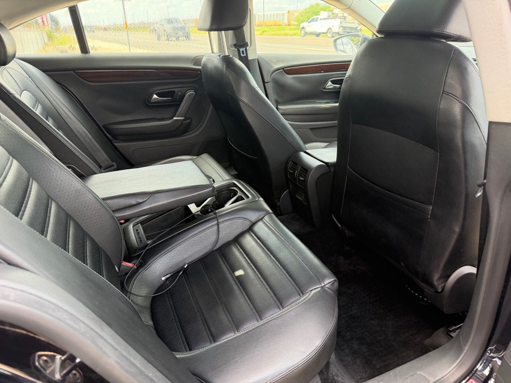Photo 46 of this VOLKSWAGEN CC