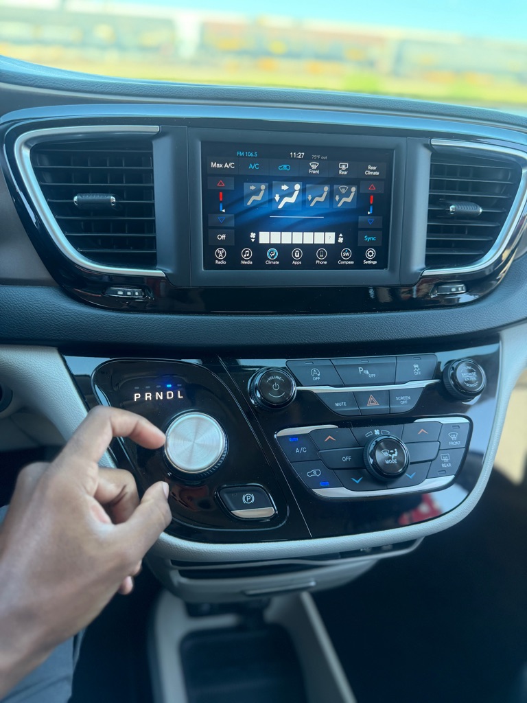 Photo 39 of this CHRYSLER PACIFICA