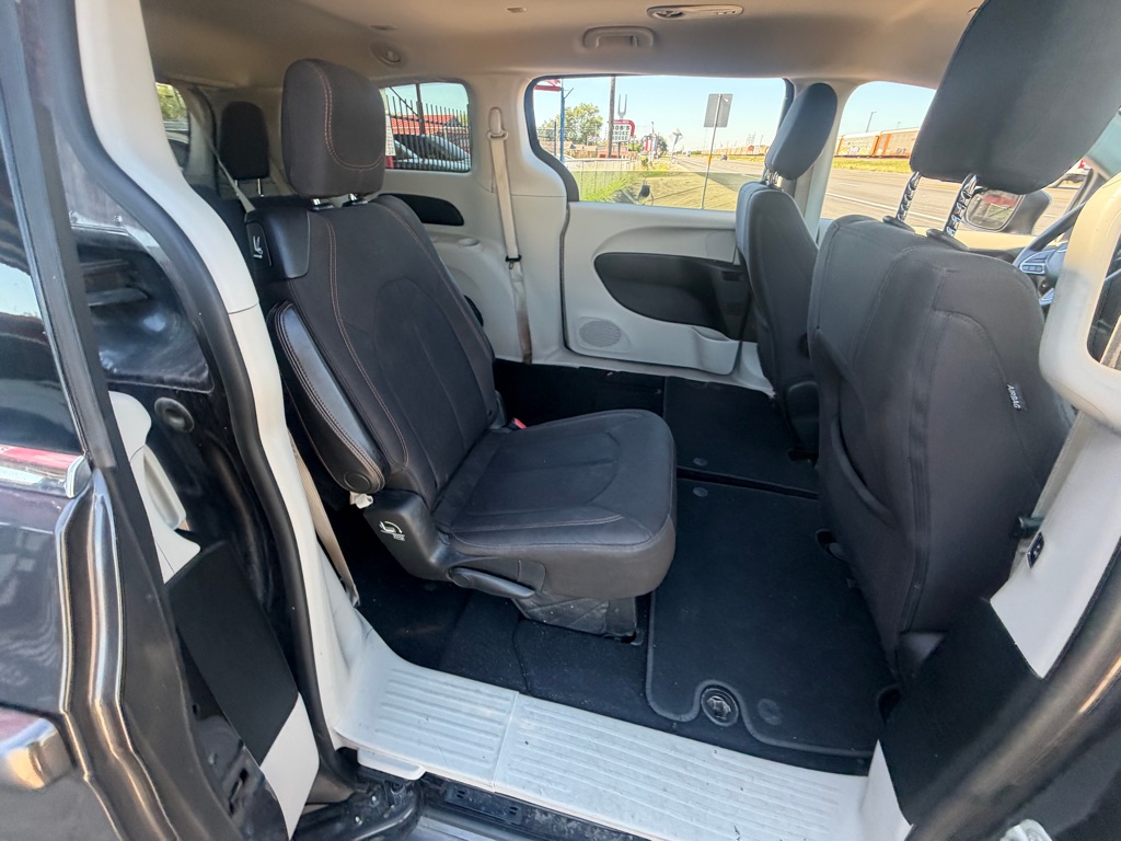 Photo 29 of this CHRYSLER PACIFICA