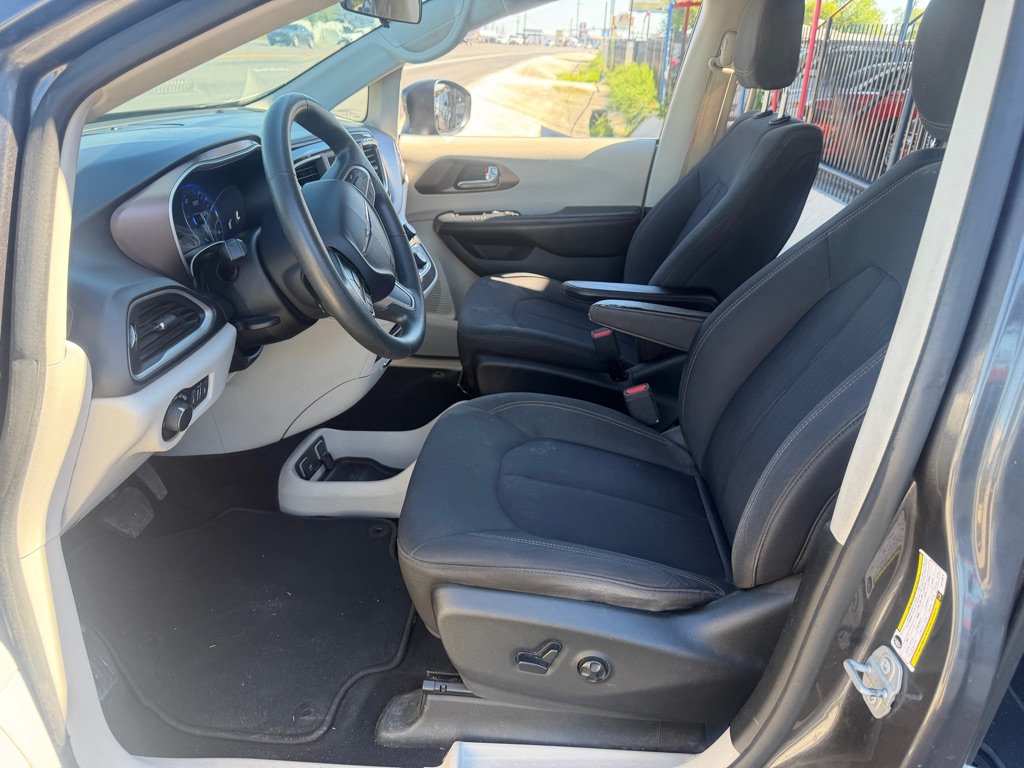 Photo 20 of this CHRYSLER PACIFICA